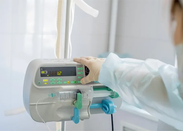 ¿Qué es la sedación intravenosa? Usos, beneficios y seguridad en Colombia 3 ¿Qué es la sedación intravenosa? Usos, beneficios y seguridad en Colombia